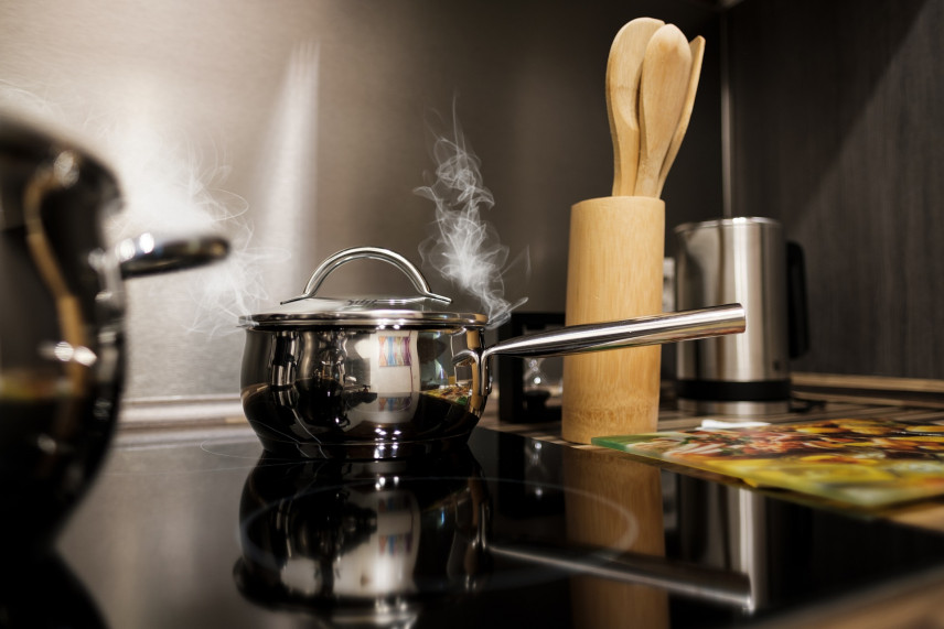 Jaką kuchenkę wybrać – ceramiczną czy indukcyjną?