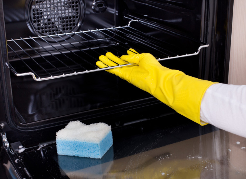 Jak wyczyścić piekarnik domowym sposobem?