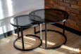 Dwa okrągłe stoliki kawowe ze szklanym blatem szklanym ciemnym dymionym