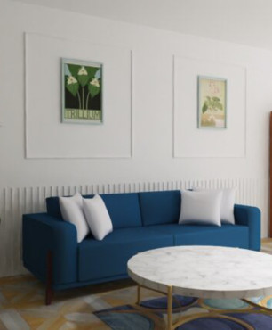 Salon z niebieską sofą, drewnem i sztukaterią na białej ścianie