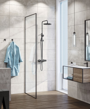 Kolekcja KLUDI PURE&STYLE BLACK w łazience z prysznicem