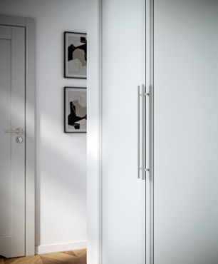 Korytarz z białymi drzwiami z firmy PORTA