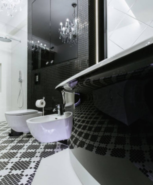 Duża łazienka w stylu glamour z muszlą wiszącą, bidetem, wanną oraz prysznicem