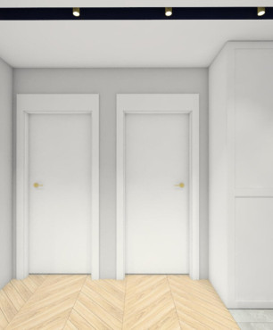 Klasyczny korytarz na piętrze domu jednorodzinnego z szafą z białymi frontami