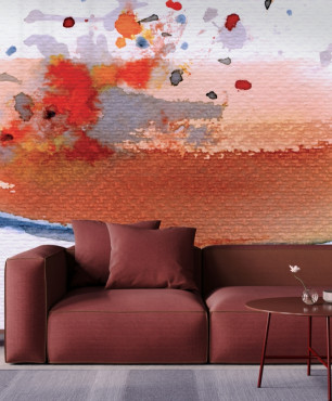 Salon z abstrakcyjną tapetą na ścianie oraz bordowym wypoczynkiem