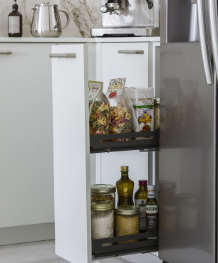 Kuchnia z ergonomicznymi szufladami i szafkami z marki Peka
