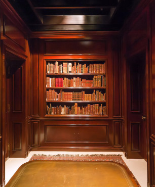Biblioteczka w biurze domowym