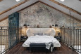 Sypialnia w stylu loft na antresoli